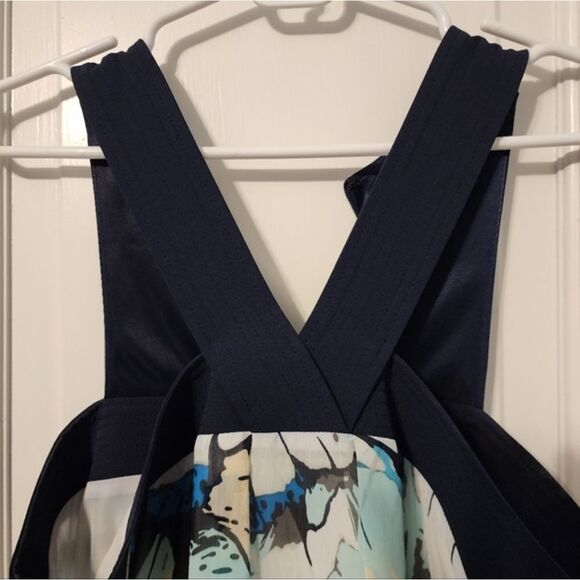 Stunning Cross Tank Flowal Print Flowly Flattering Dress Med. NWT - Picture 2 of 11